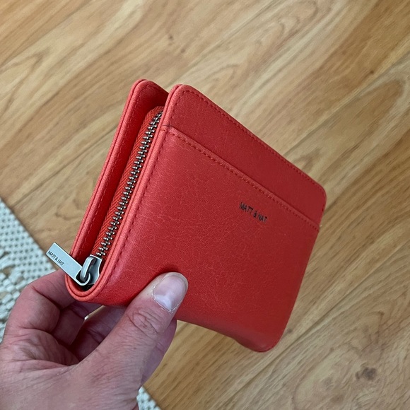 Matt & Nat Vegan Wallet with removable insert - Picture 3 of 6
